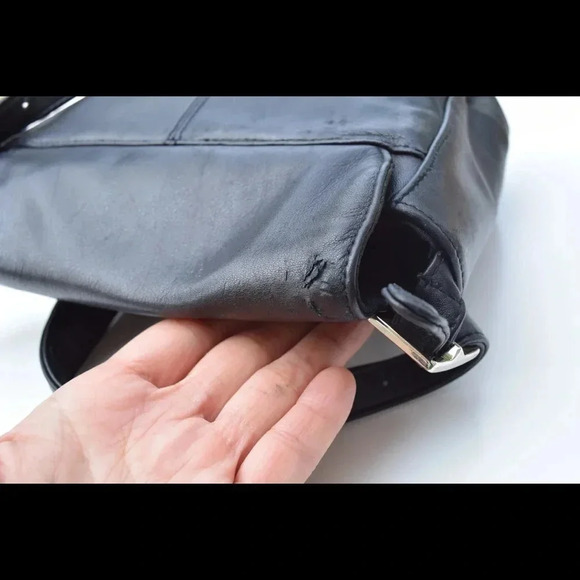 Etienne Aigner cross body bag - Picture 8 of 8